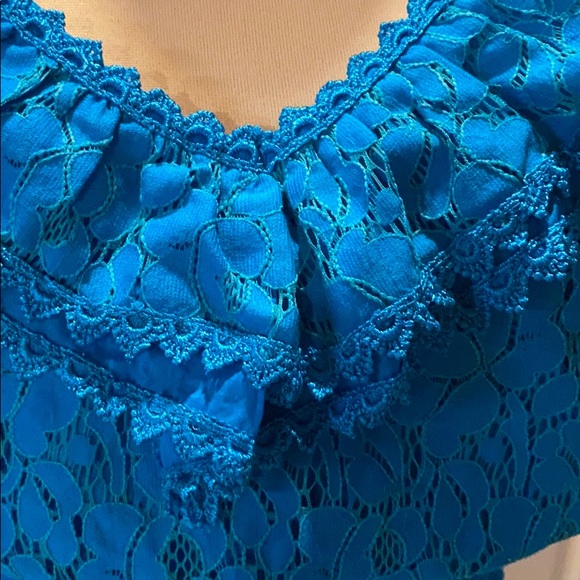 Lace Ruffle top - Picture 2 of 4